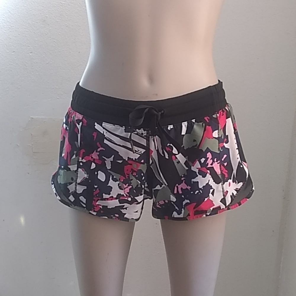 LuLuLemon Multicolor mesh shorts Size 6